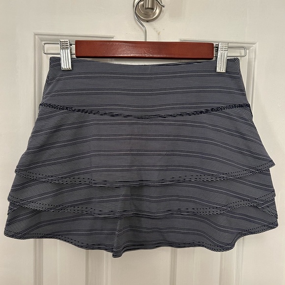 Athleta Size XS Blue and White Swagger Skirt with Shorts - Picture 3 of 8